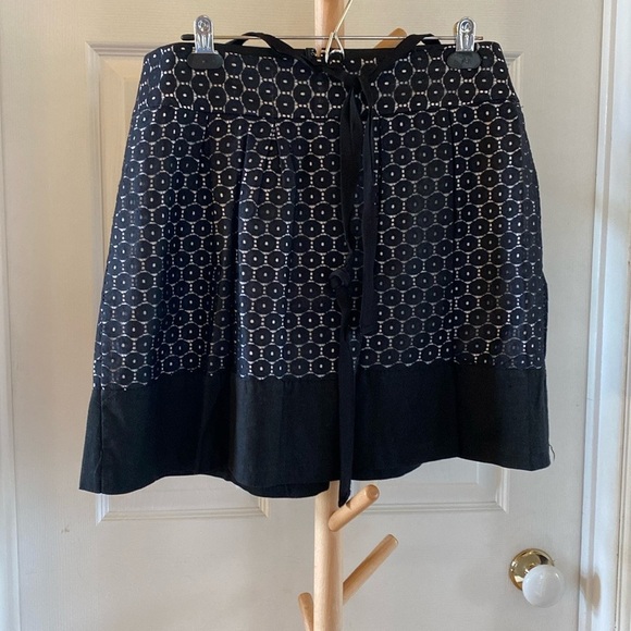 Maurices Dresses & Skirts - Lace skirt with contrast lining